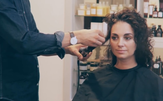 Voluminöse Locken föhnen