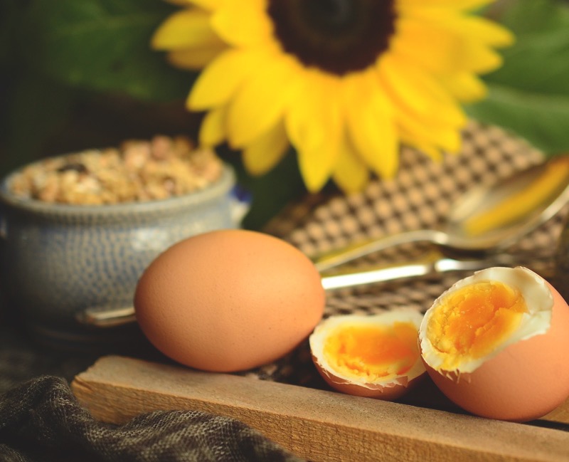 eggs breakfast table