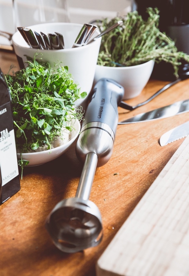 Stick blender with soft start function