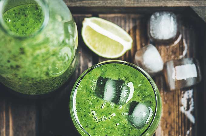 green smoothie with ice