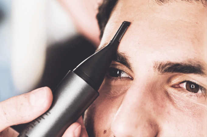 Form eyebrows with cosmetic trimmer