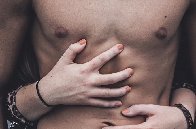 smooth chest, woman´s hands